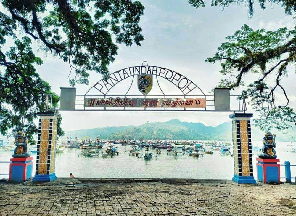 Pantai Popoh (https://www.instagram.com/kacamata_tulungagung/)