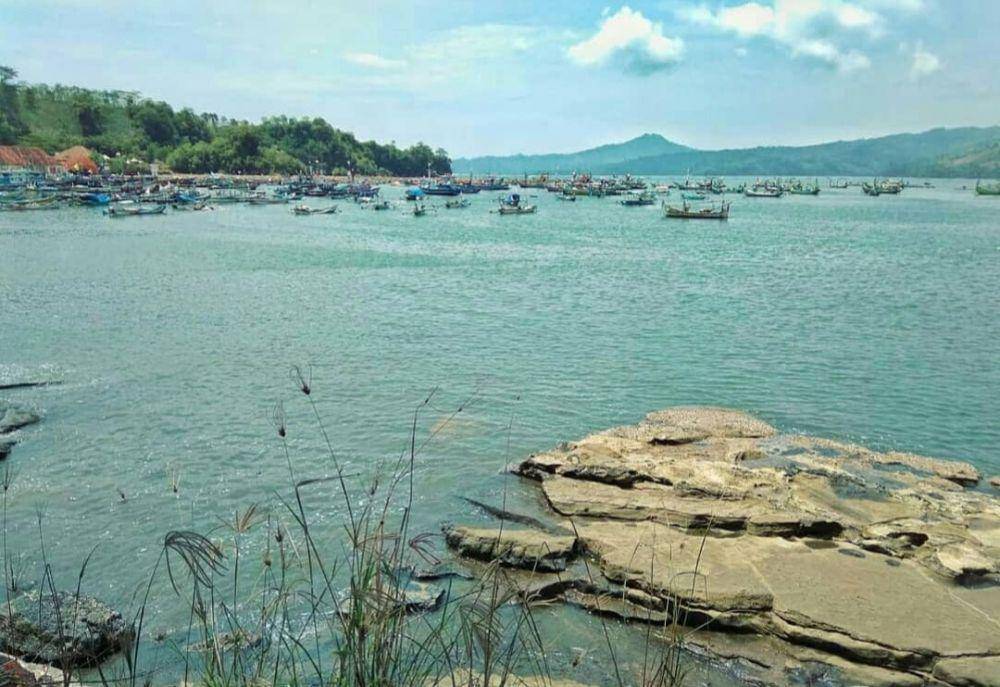 Pantai Popoh (https://www.instagram.com/kacamata_tulungagung/)
