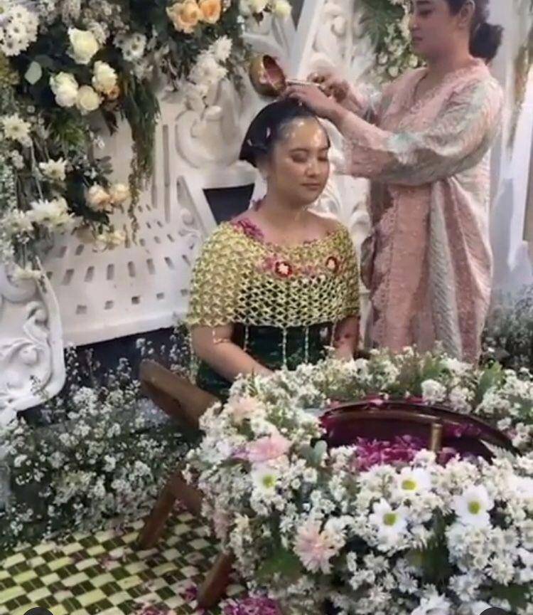 Dewi Perssik di pernikahan Lebby (instagram.com/dewiperssik9)