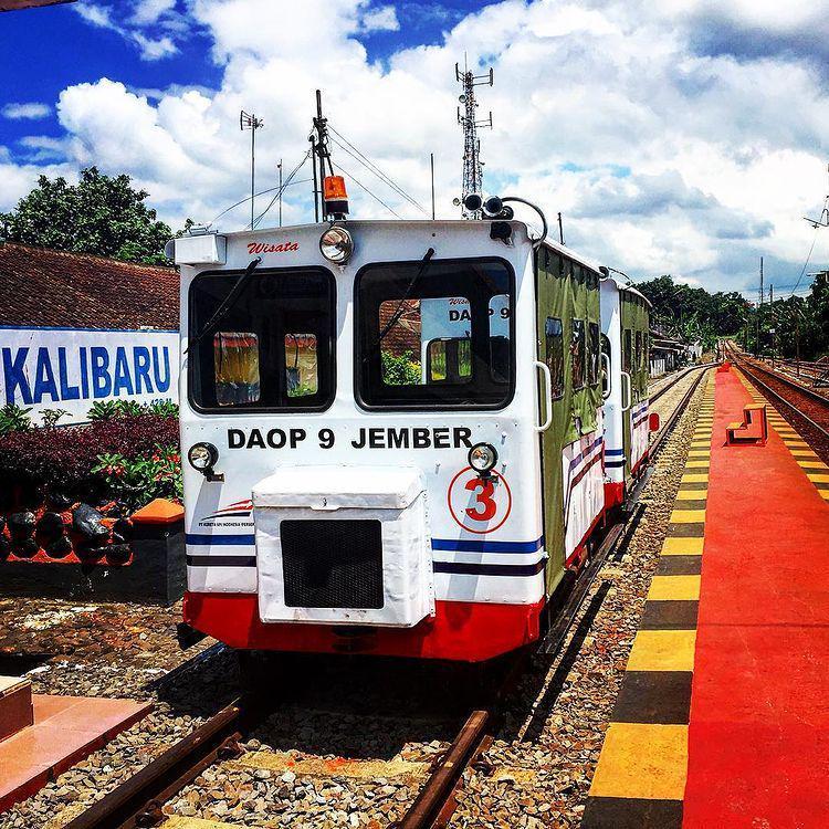 Lori wisata Terowongan Mrawan./Instagram @ettagaty