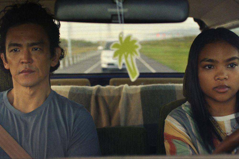 John Cho dan Mia Isaac dalam film Don't Make Me Go (dok. Amazon Studios/Don't Make Me Go)