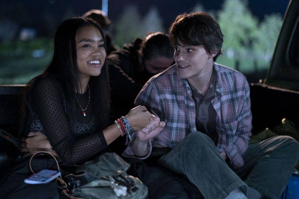 Mia Isaac dan Mitchell Hope dalam film Don't Make Me Go (dok. Amazon Studios/Don't Make Me Go)