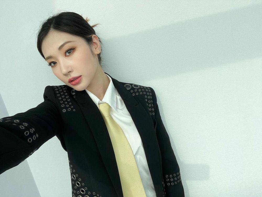 make up bold Jinny Secret Number (instagram.com/secretnumber.official)