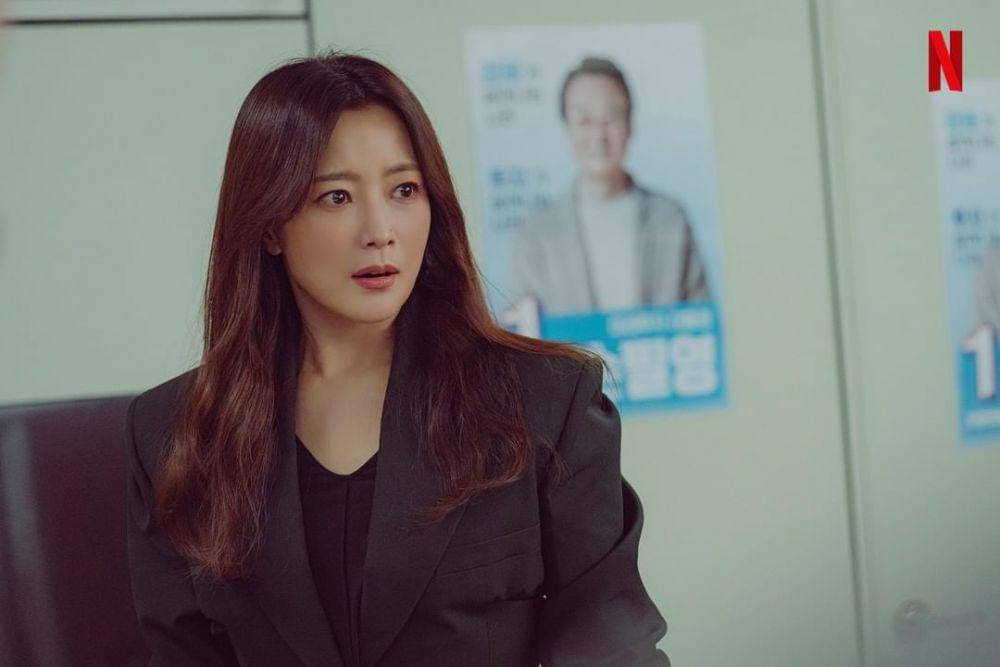 Kim Hee Sun di Remarriage and Desires (instagram.com/netflixkr)