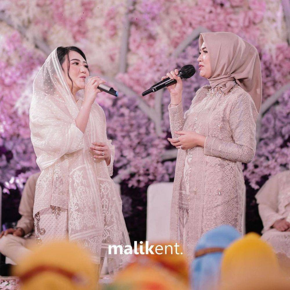adu gaya Via Vallen vs. Mella Rosa (instagram.com/malikentertainment)