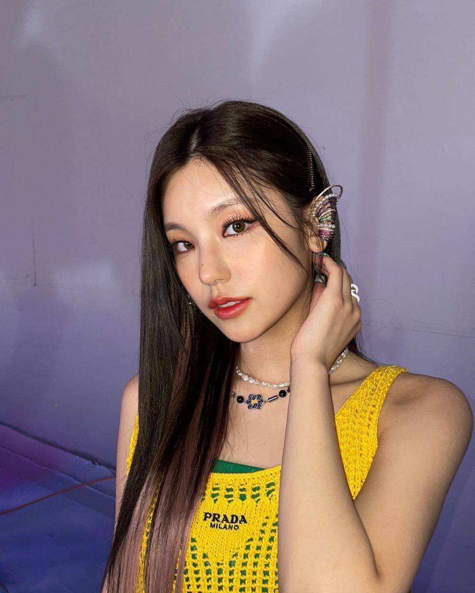 make up bold Yeji ITZY (instagram.com/itzy.all.in.us)