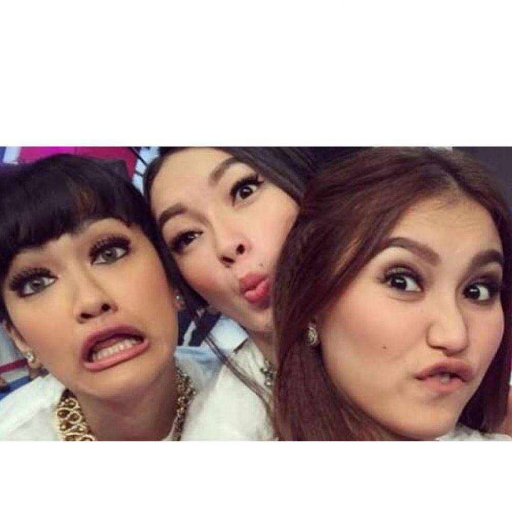 potret persahabatan Ayu Ting Ting dan Zaskia Gotik (instagram.com/zaskia_gotix)