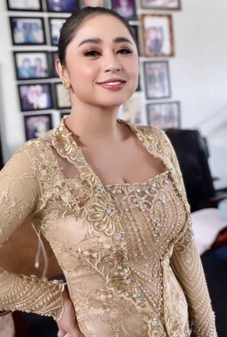 Dewi Perssik di pernikahan Lebby (instagram.com/dewiperssik9)