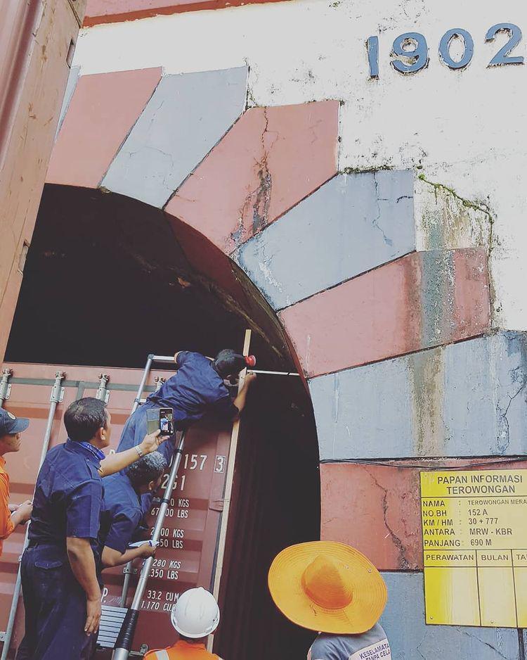 Terowongan Kereta Api Mrawan/Instagram @ovasasenja