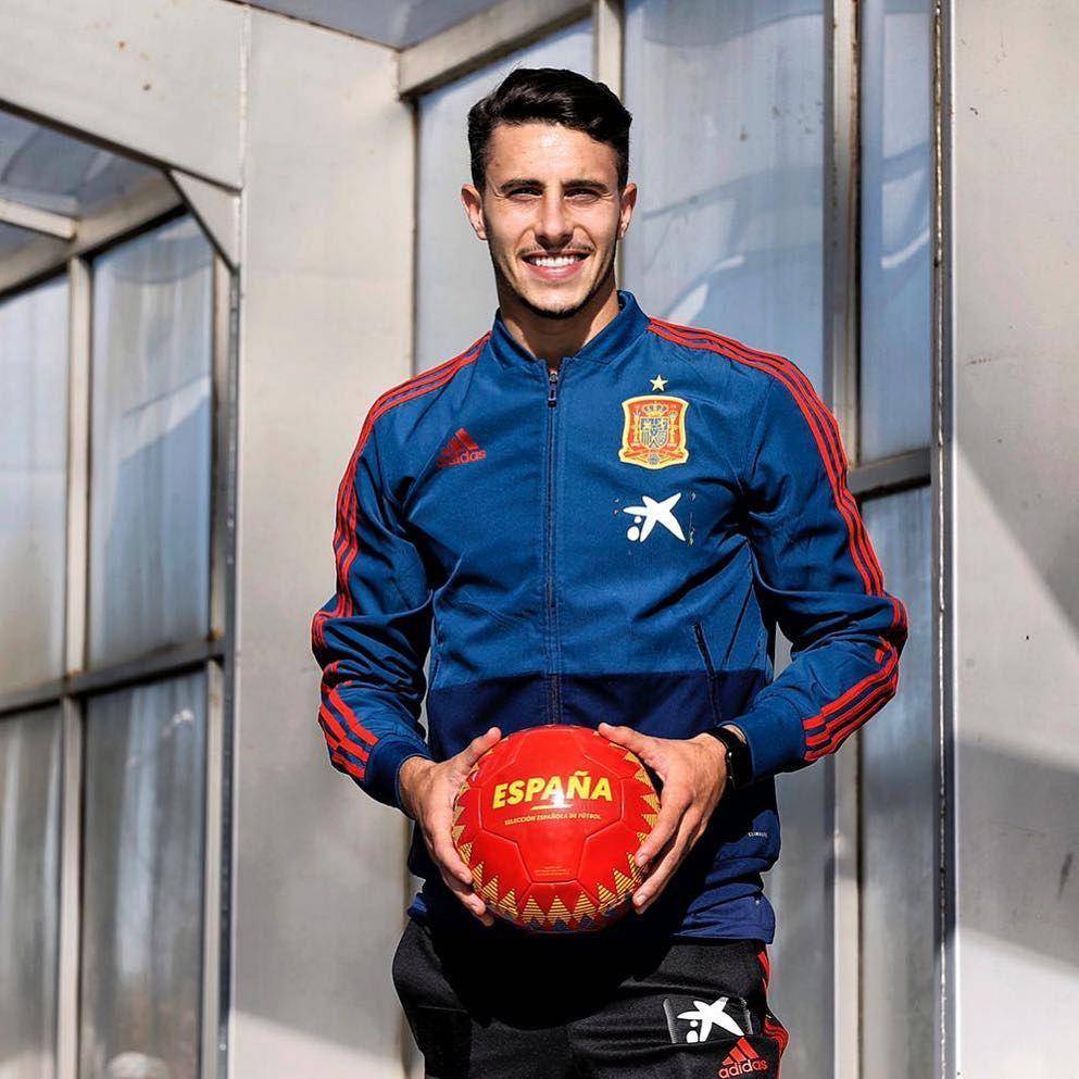 Mario Hermoso dengan seragam Timnas Spanyol. (instagram.com/mhermoso22)