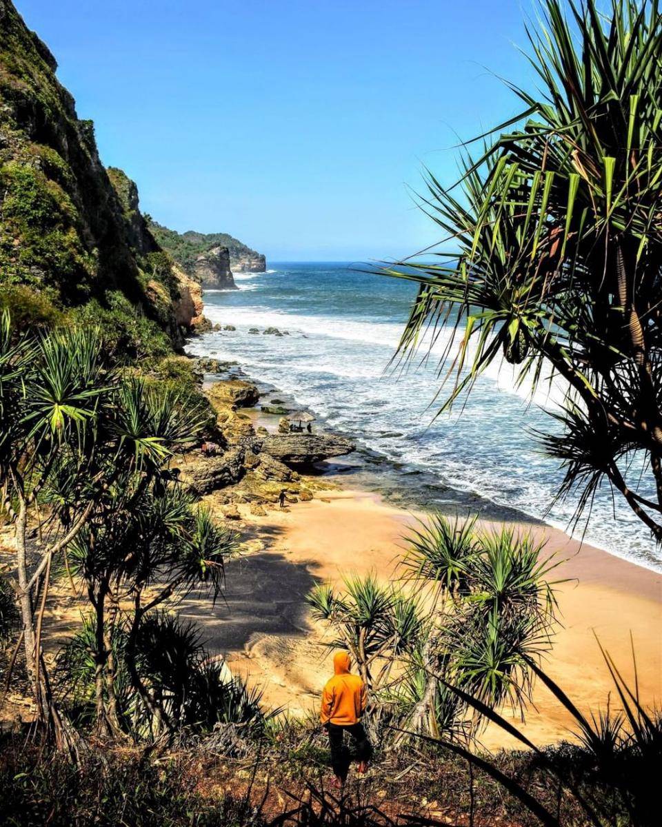 potret Pantai Seruni ( instagram.com/ Pophotels)