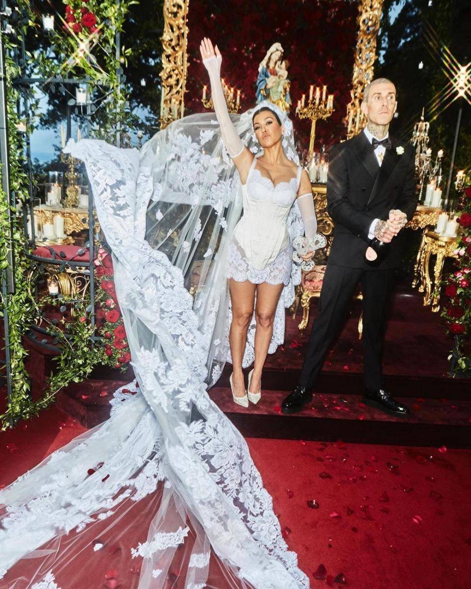 Kourtney Kardashian dan Travis Barker (instagram.com/kourtneykardash)