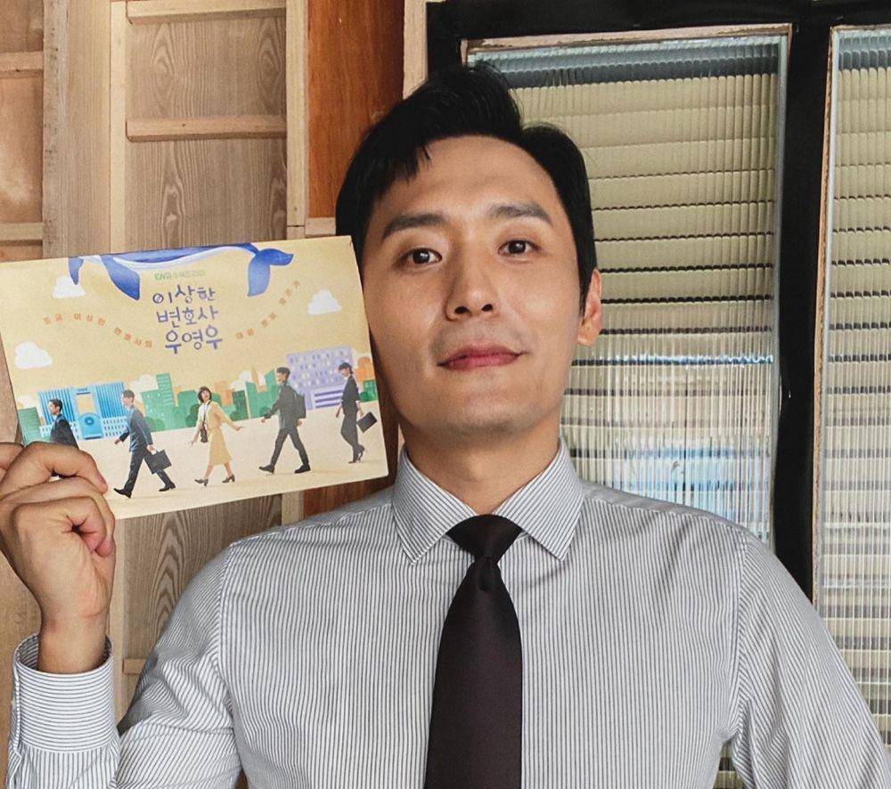 Choi Dae Hoon pemeran Jang Seung Jun di Kdrama Extraordinary Attorney Woo (instagram.com/acefactory.official)