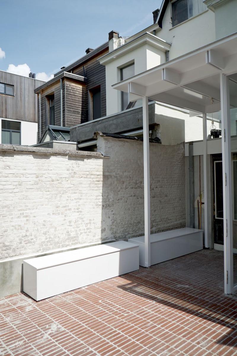lantai garasi batu bata (poot-architectuur.be)