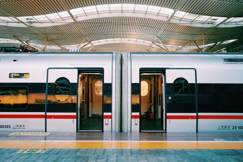 ilustrasi kereta (unsplash.com/@landall)