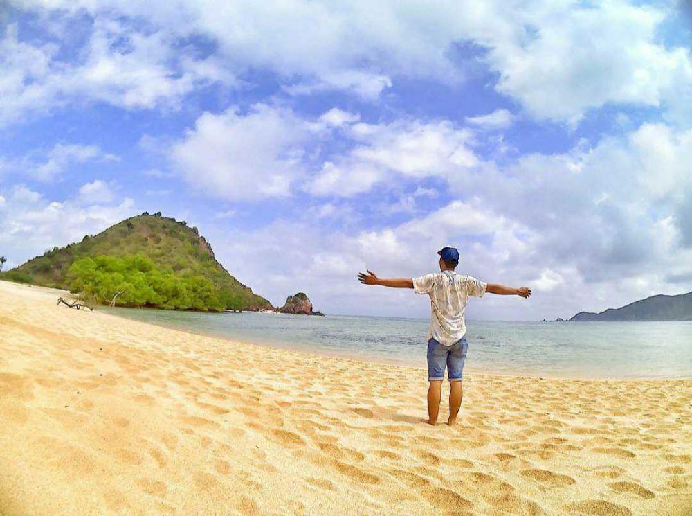 Pantai kuta mandalika (instagram.com/yunojunior)
