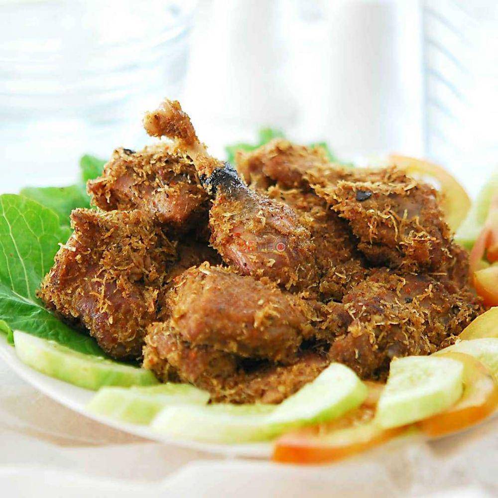 Bebek goreng serundeng (instagram.com/demediapustaka)