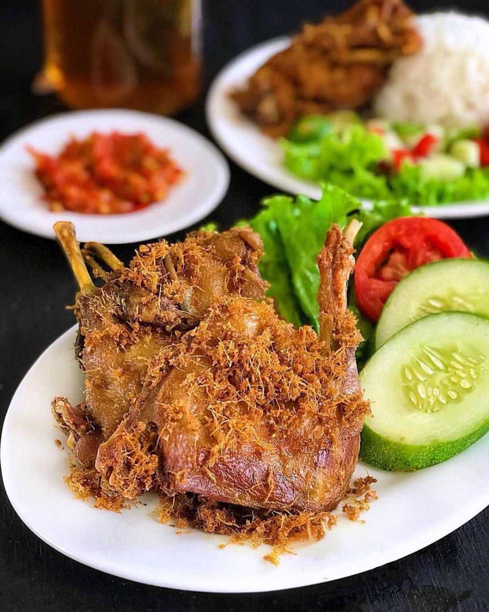 Bebek goreng lengkuas (instagram.com/linagui.kitchen)