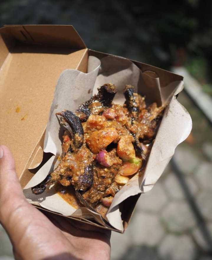 Rujak Belut (instagram.com/ekoanugblog)