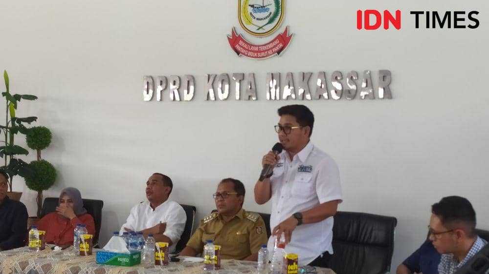 Wakil Ketua DPRD Makassar Asi Rasyid Ali saat konferensi pers di gedung DPRD Makassar, Senin (18/7/2022). IDN Times/Asrhawi Muin