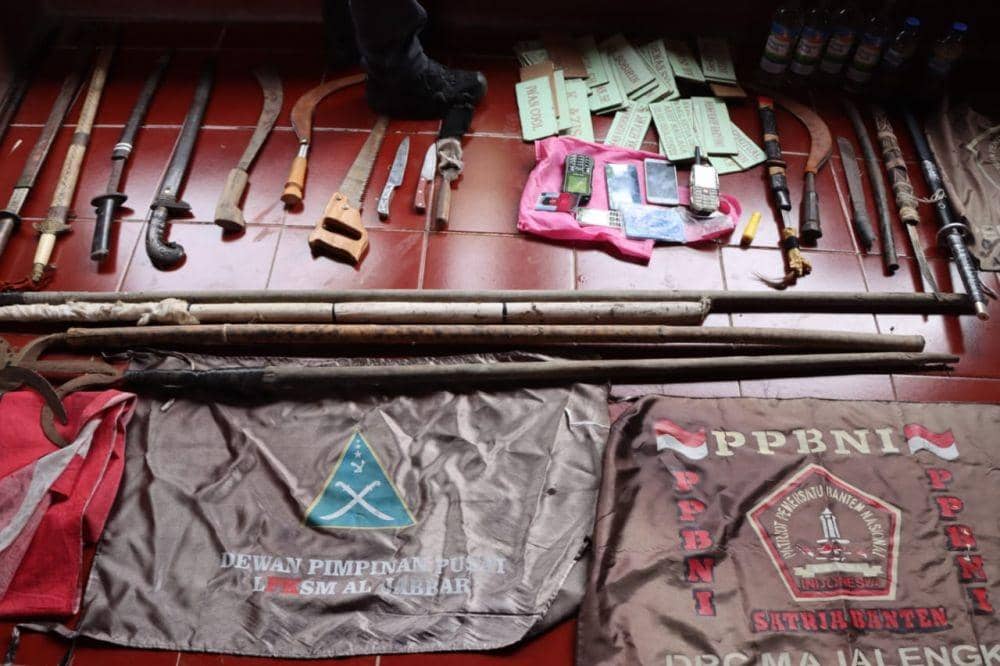 Alat digunakan orman cirebon lakukan keonaran. IDN Times/Istimewa