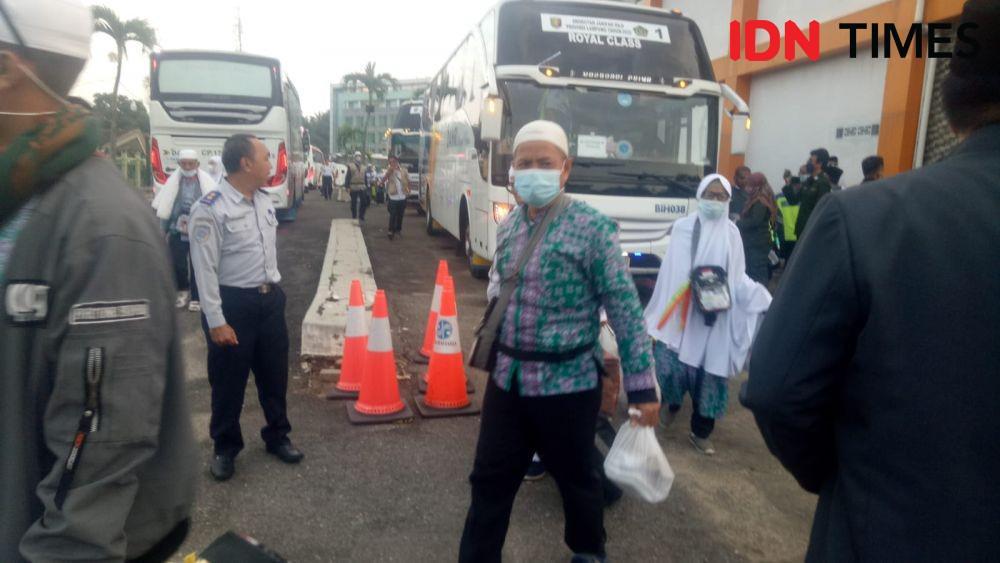 392 jemaah haji 2022 tiba di Provinsi Lampung. (IDN Times/Tama Yudha Wiguna)