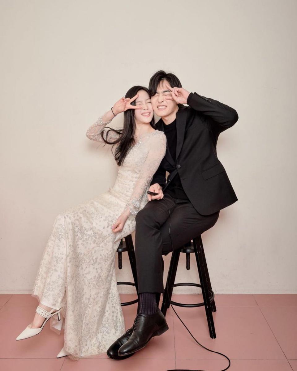 Jo Jung Sik bertemu sang istri saat menjadi co-host Show!terview (instagram.com/ayoj6ix)