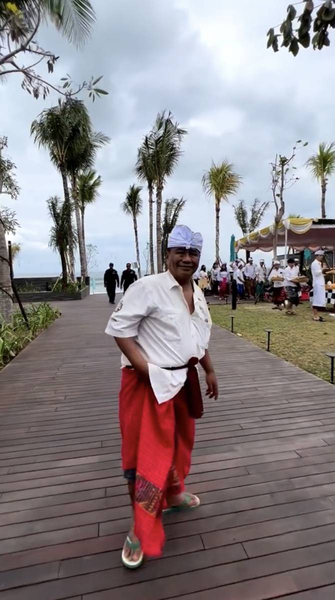 potret Hotman Paris di pembukaan beach club terbarunya (instagram.com/hotmanparisofficial)