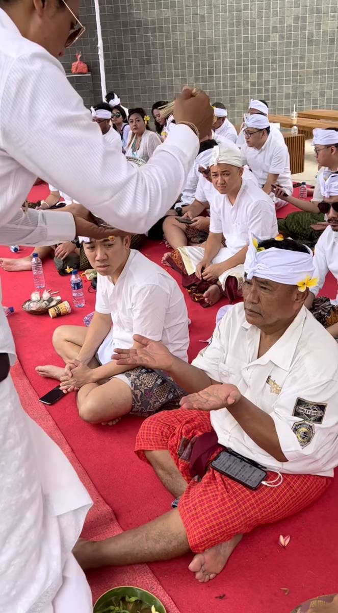 potret Hotman Paris di pembukaan beach club terbarunya di Bali (instagram.com/hotmanparisofficial)