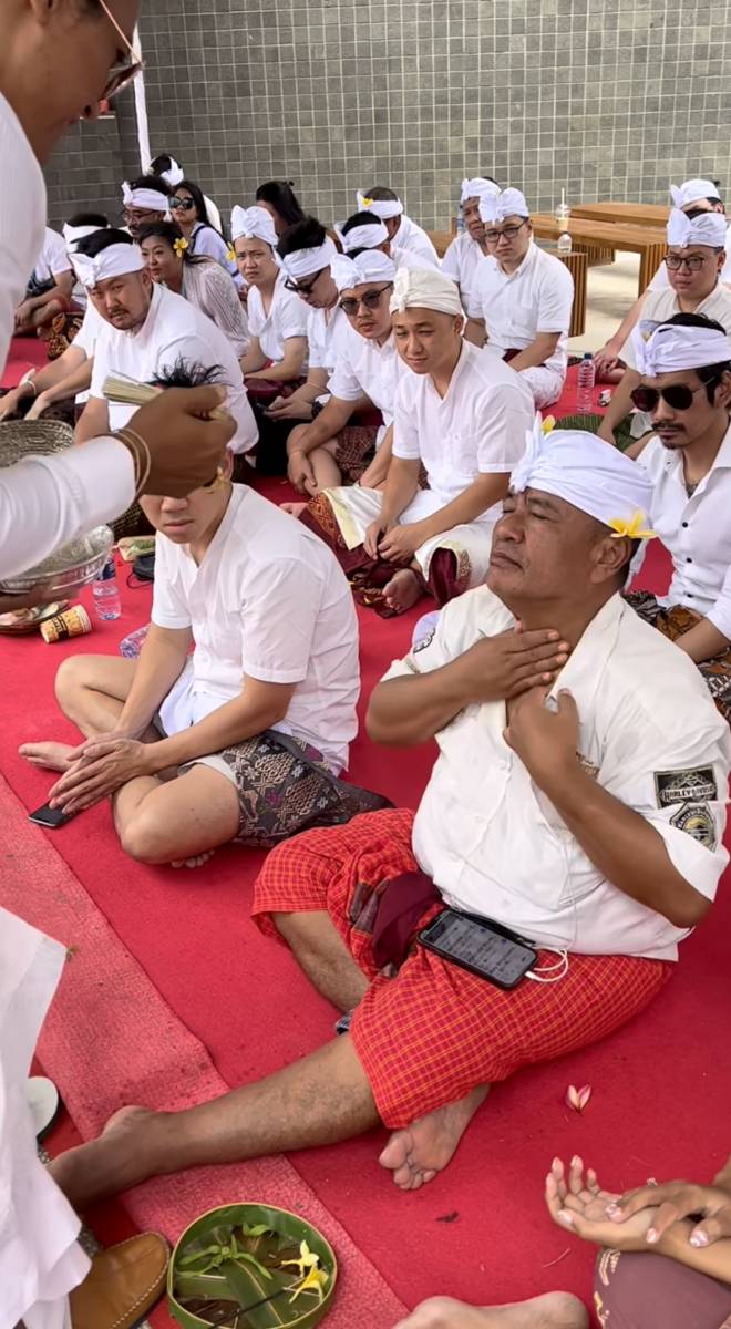 potret Hotman Paris di pembukaan beach club terbarunya di Bali (instagram.com/hotmanparisofficial)
