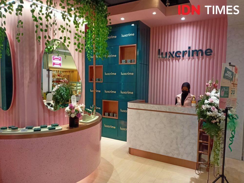 Toko baru Luxcrime di Central Park Mall. 15 Juli 2022. (IDN Times/M. Tarmizi Murdianto)