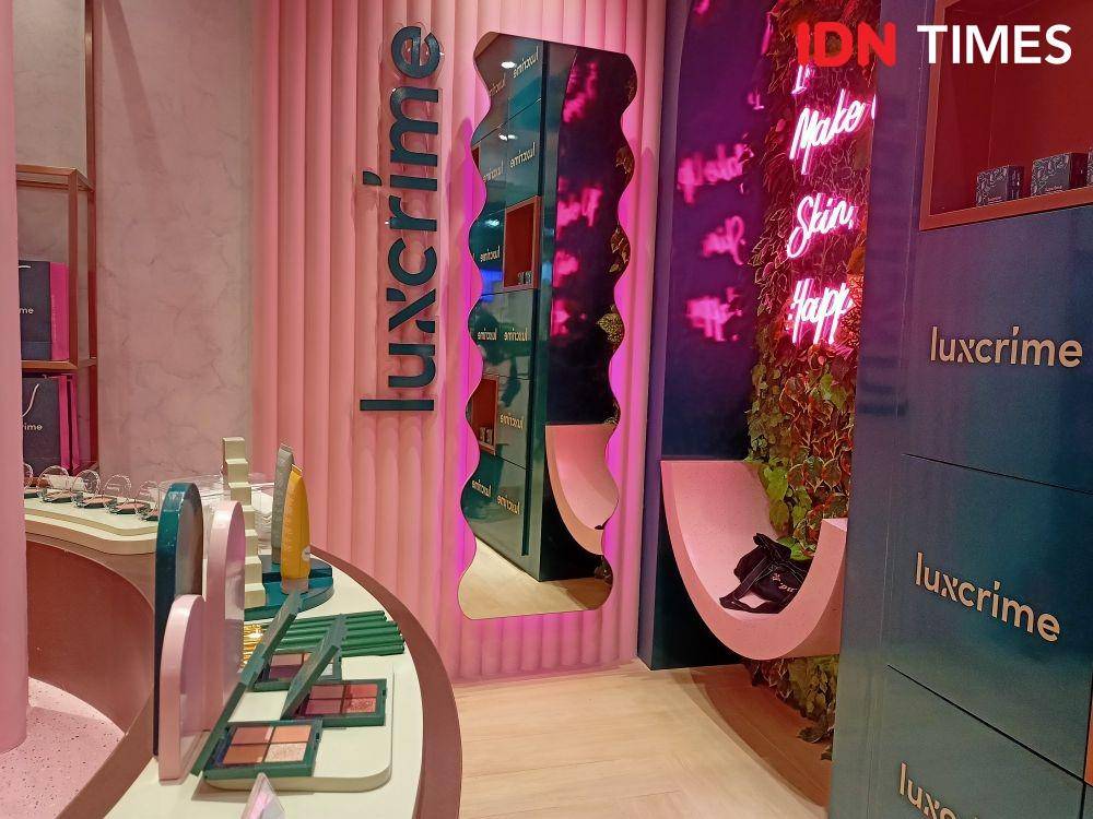 Toko baru Luxcrime di Central Park Mall. 15 Juli 2022. (IDN Times/M. Tarmizi Murdianto)