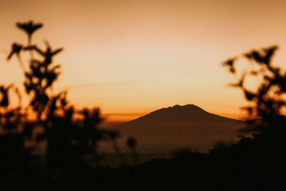 Gunung Merbabu (unsplash.com/Irfan Bayuaji)