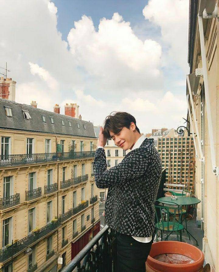 ootd Lee Jong Suk (instagram.com/jongsuk0206)