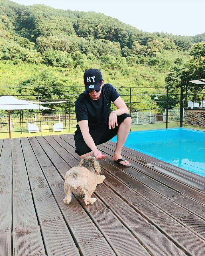 ootd Lee Jong Suk (instagram.com/jongsuk0206)
