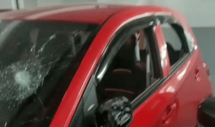 Tangkapan layar perusakan mobil di Makassar. (Dok. Istimewa)