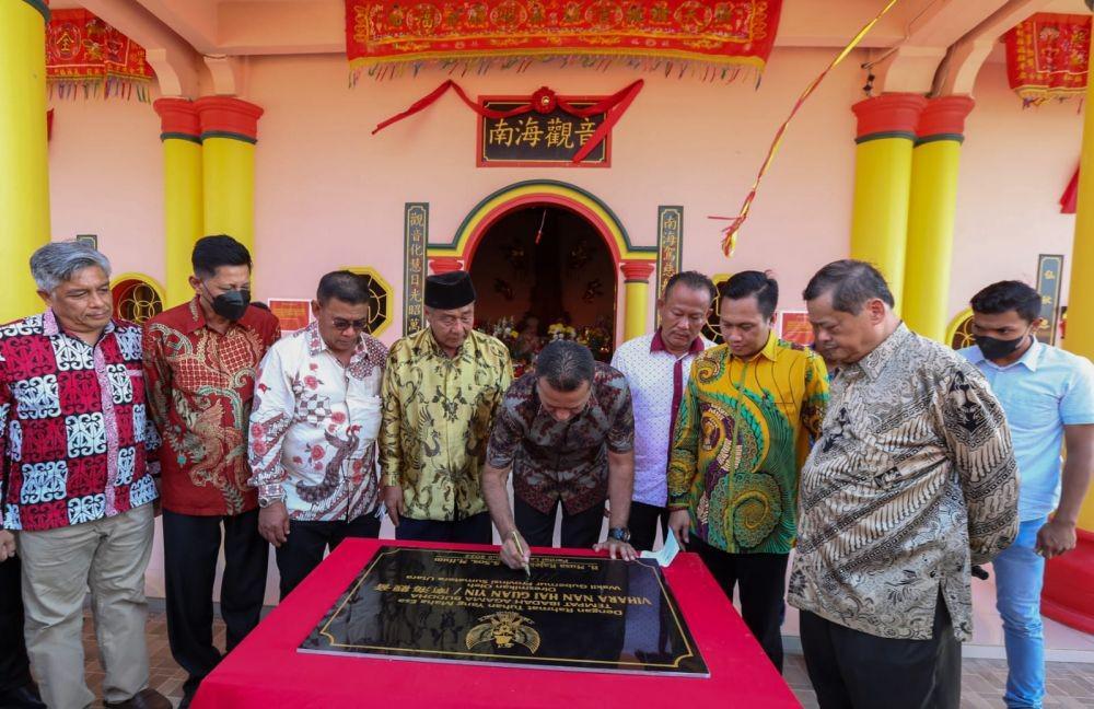 Wagub Sumut, Musa Rajekshah meresmikan Vihara Nanhai Guanyin di kawasan Pantai Labu, Deli Serdang (Dok.Istimewa)