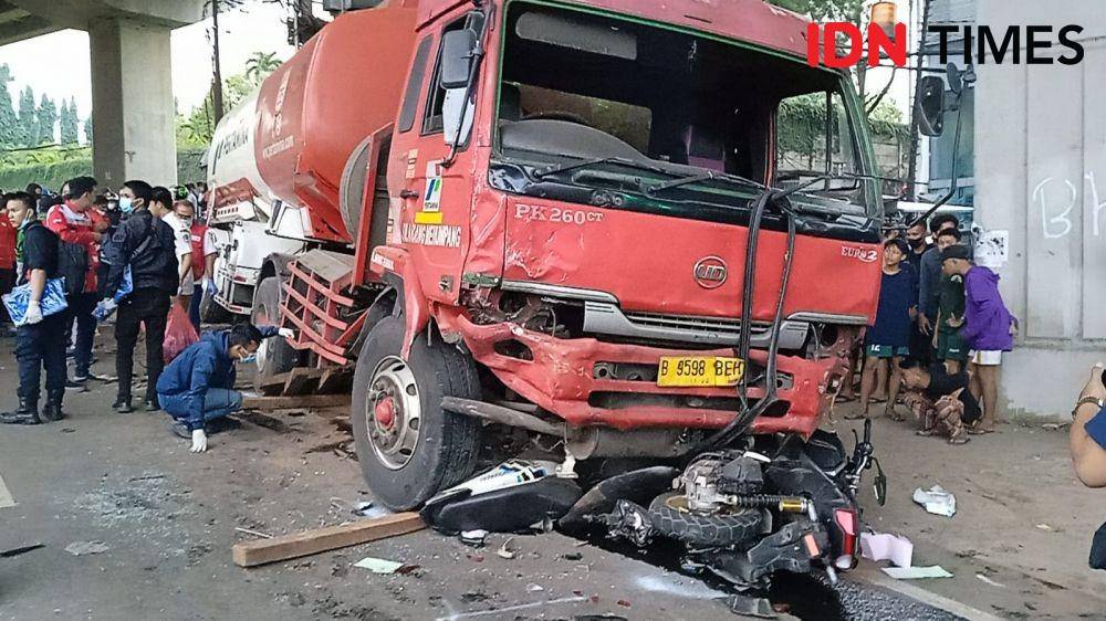Saksi: Sopir Truk Laka Cibubur Syok, Terus Tanya Berapa Jumlah Korban