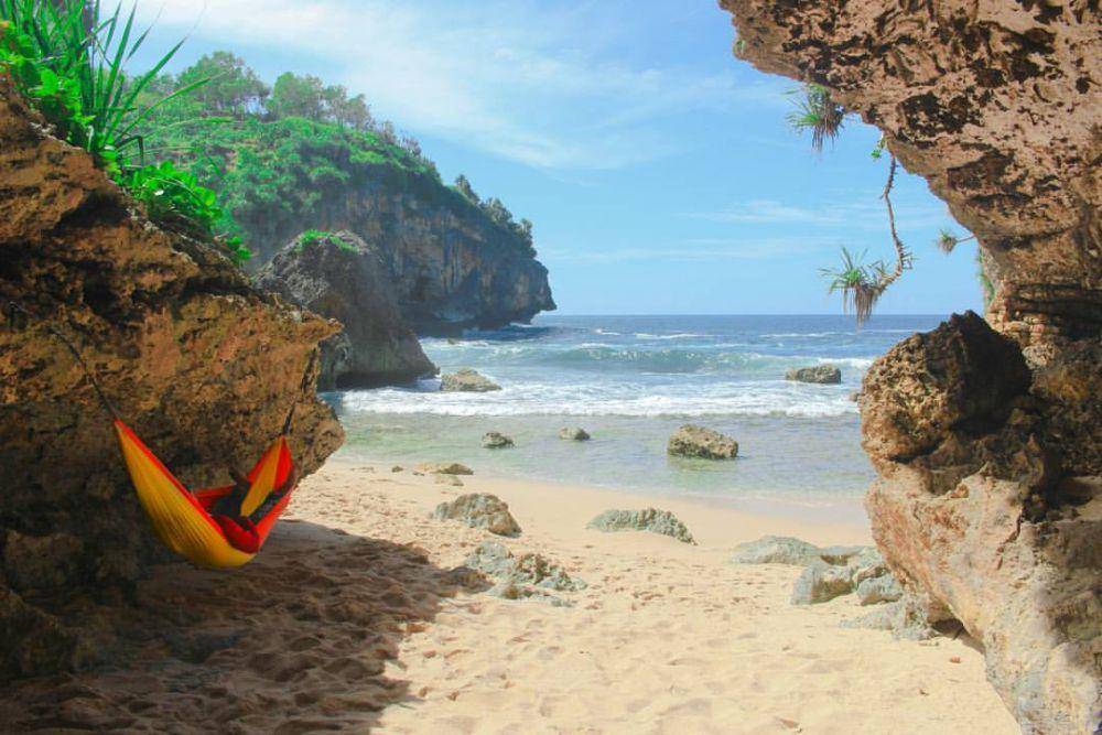 Pantai Peyuyon (instagram.com/nanang_rhestanto)