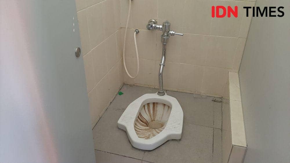 Kondisi salah satu unit Smart Toilet di SDN Melayu Muhammadiyah Makassar, Selasa (19/7/2022). Dahrul Amri/IDN Times Sulsel