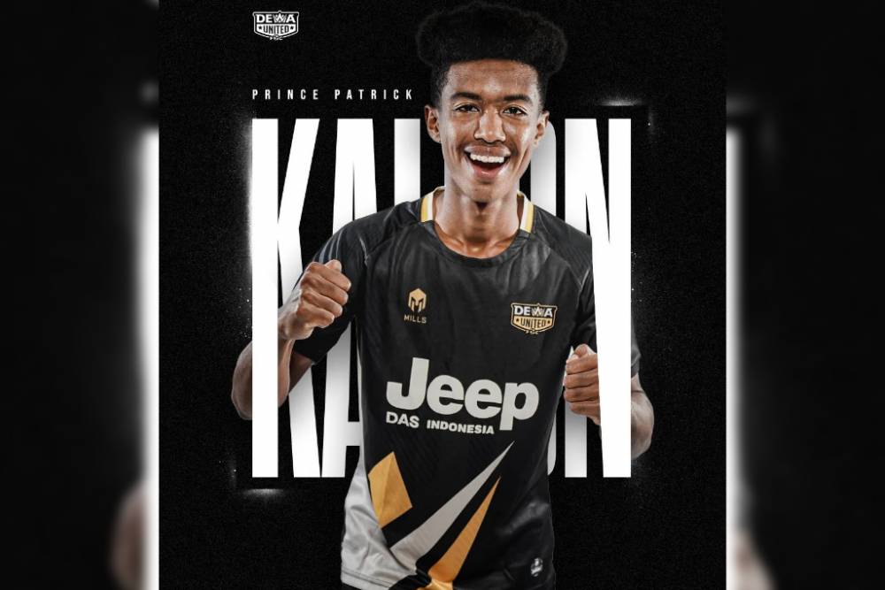 Prince Patrick Kallon saat diperkenalkan sebagai pemain baru Dewa United FC pada Selasa 19 Juli 2022. (Instagram.com/dewaunitedfc)