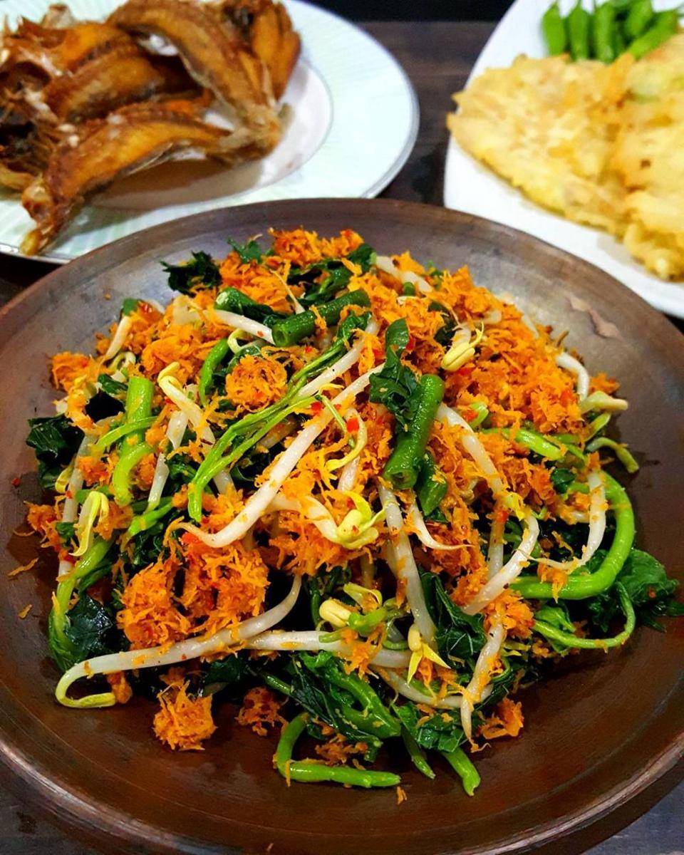 Urap sayur khas Jawa Timur (instagram.com/fen.z)