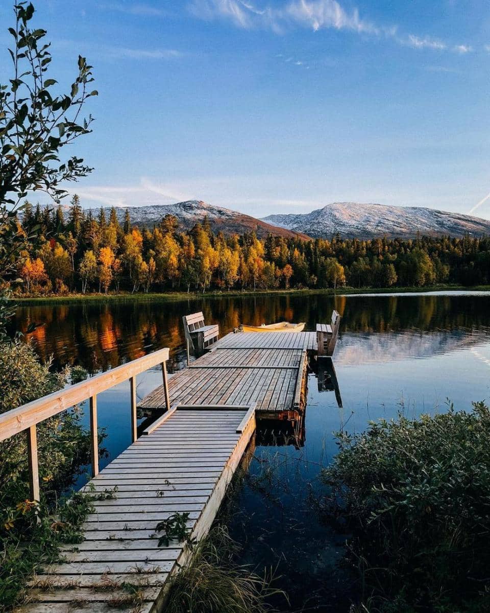 Rossvatnet Lake (instagram.com/ricbell4416)