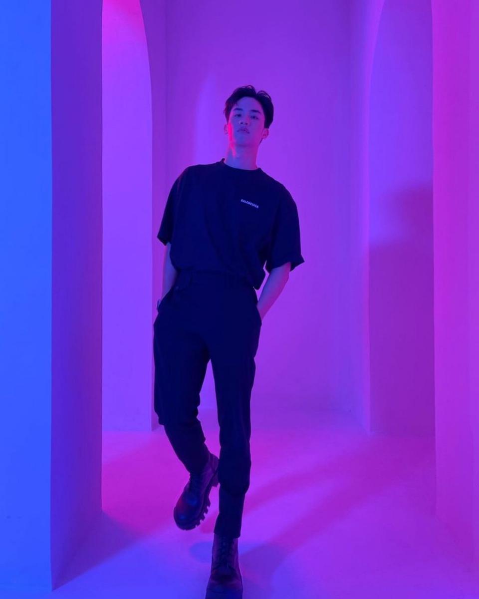 Gaya busana Tay Tawan (instagram.com/tawan_v)'
