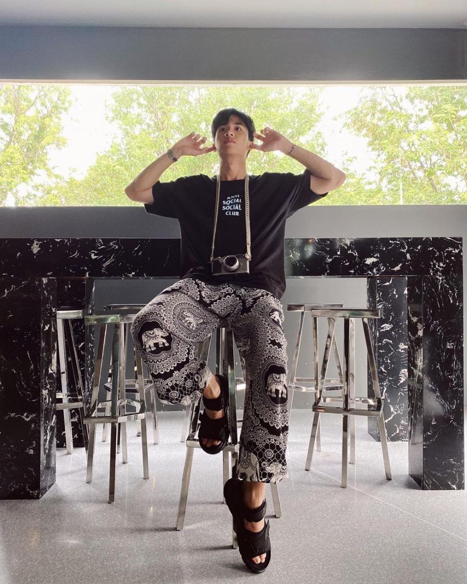 Gaya busana Tay Tawan (instagram.com/tawan_v)