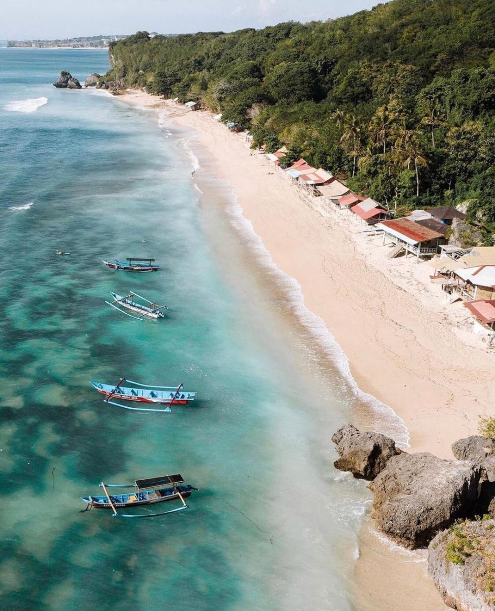 10 Potret Pantai Thomas, Wisata Tersembunyi di Uluwatu Bali
