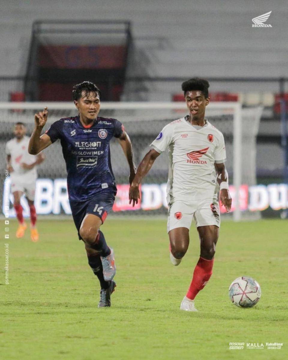 Pemain PSM Makassar, Prince Patrick Kallon, dalam pertandingan pekan terakhir Liga 1 2021-22 melawan Arema FC di Stadion Kapten I Wayan Dipta Gianyar. (Instagram.com/psm_makassar)