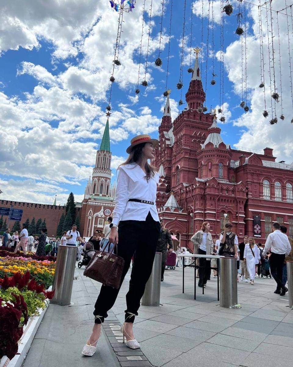 Luna Maya di Moscow (Instagram.com/lunamaya)