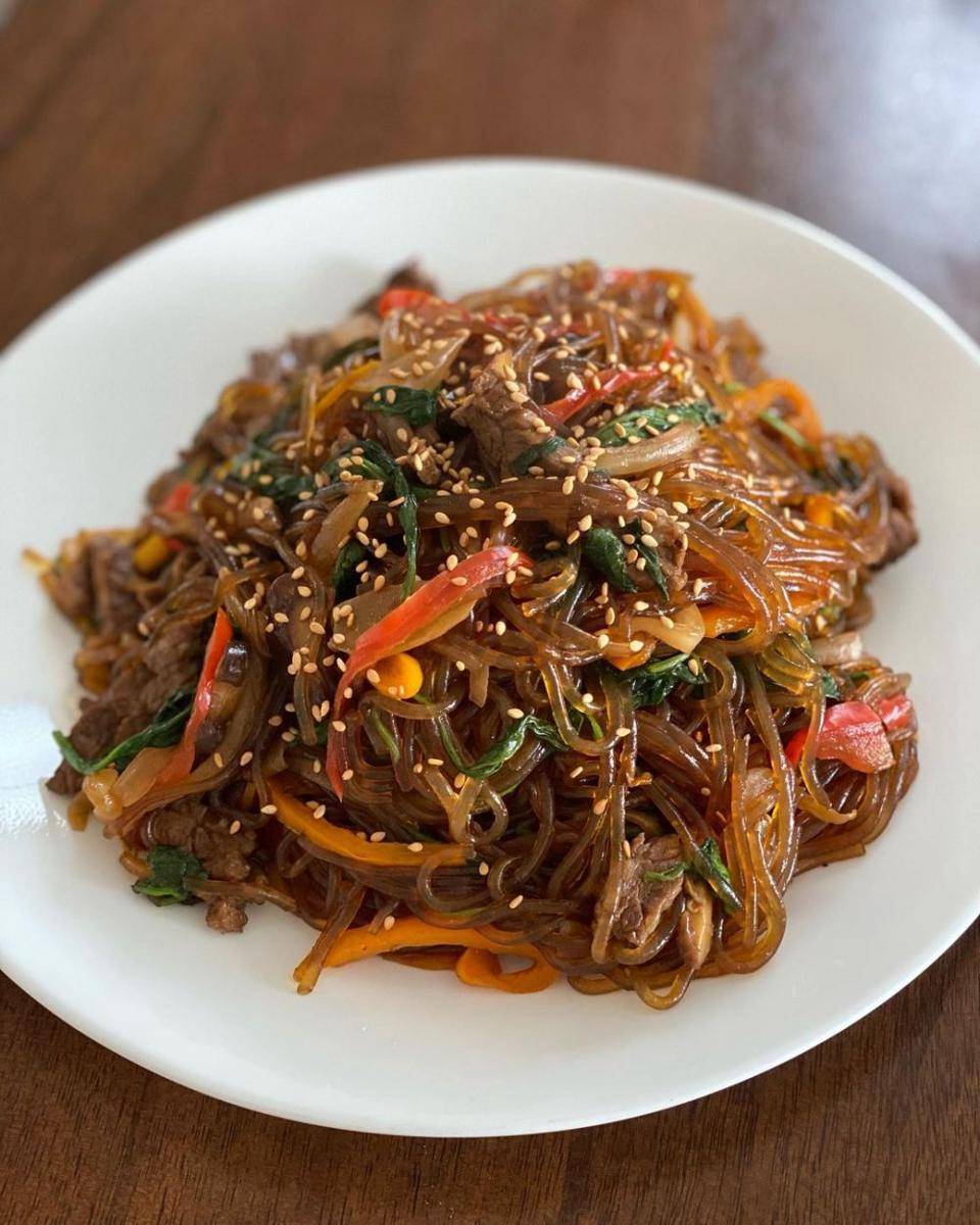 ilustrasi japchae (instagram.com/im_guanza)