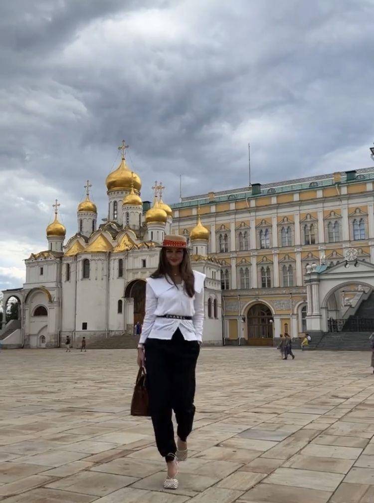 Luna Maya di Moscow (Instagram.com/lunamaya)